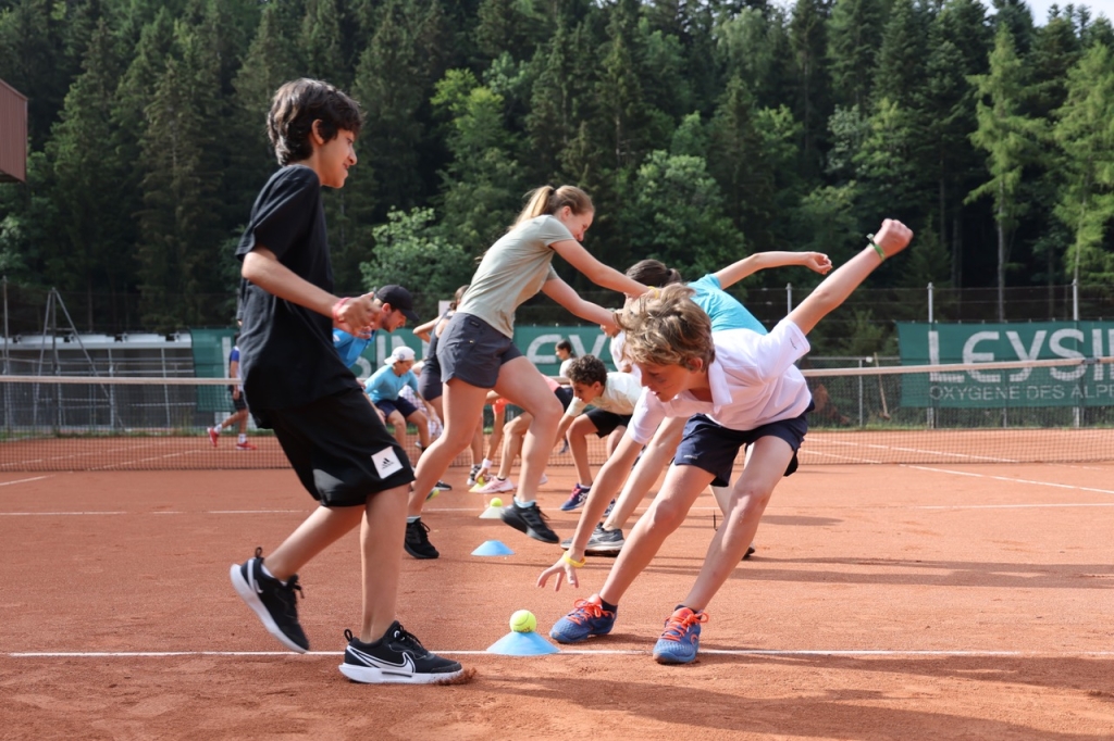 Village Camps International Summer Camp Leysin, Switzerland 2025-08-09 https://www.villagecamps.com/journals_admin/images/2603-5574-tennis .jpg